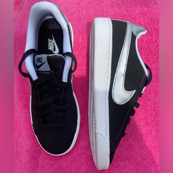 ⚡️ NWOT WOMENS NIKE SHOES ⚡️ - Picture 7 of 8